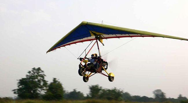 清迈冲上云霄滑翔机