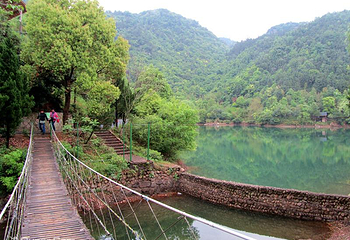 琴湖飞瀑景区第 3 张图片