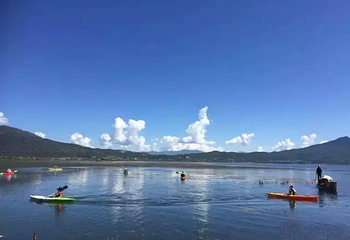 拉市海云端彼岸农庄第 1 张图片