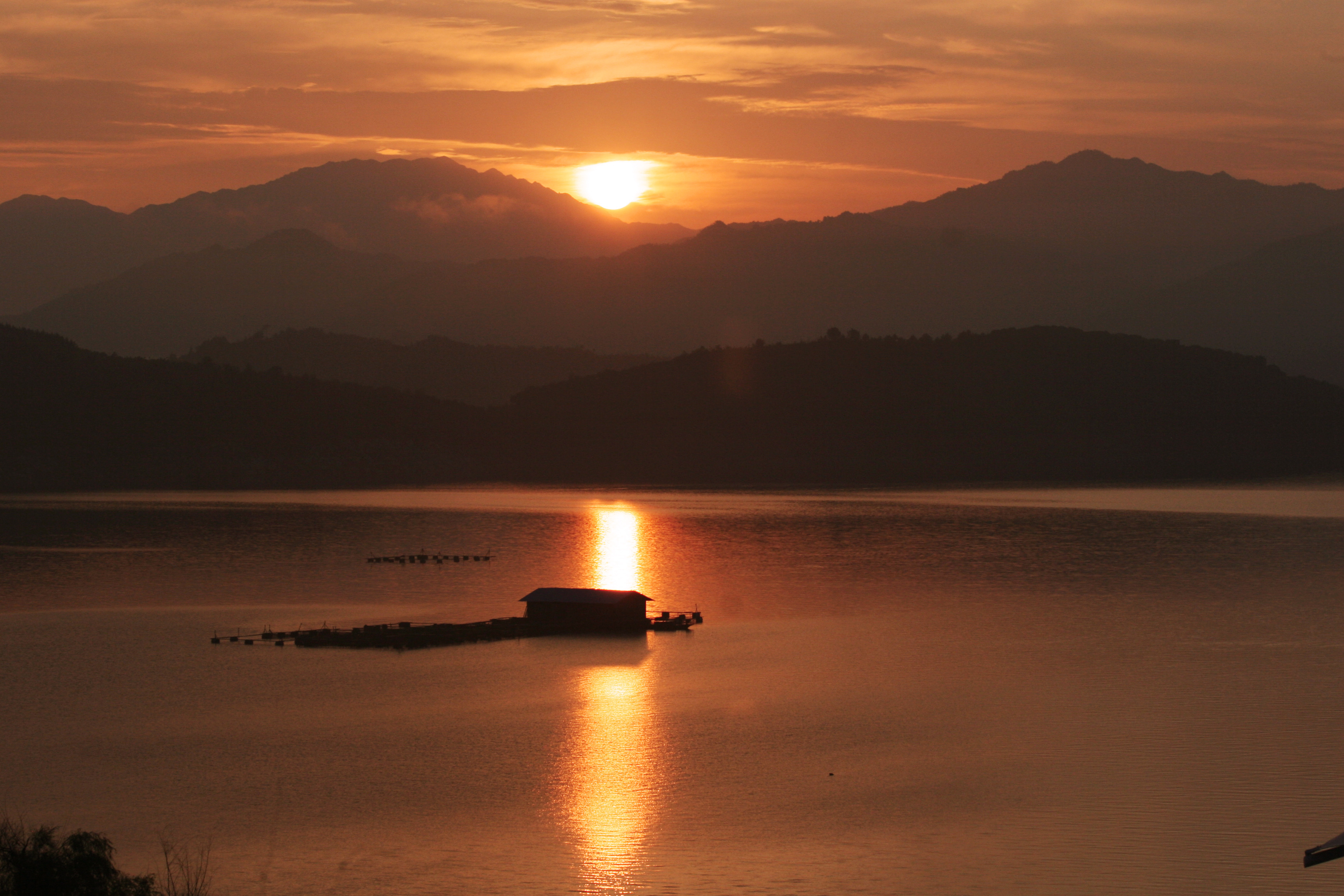 怎么去,怎么走):  湖南省郴州市资兴镇白廊乡白廊码头凤凰岛景区