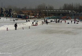 东储温泉滑雪场第 2 张图片