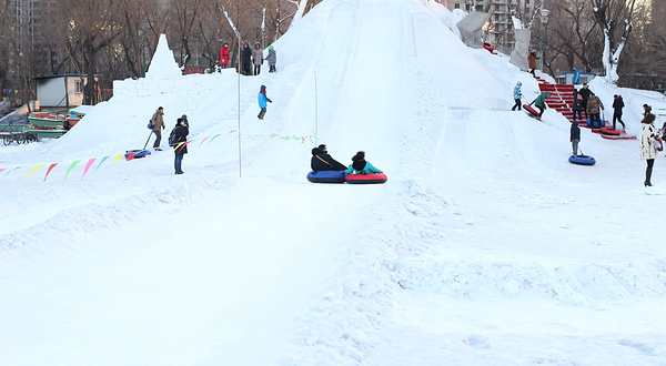 青年公园雪世界