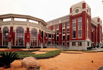 华东政法大学（松江校区）第 2 张图片