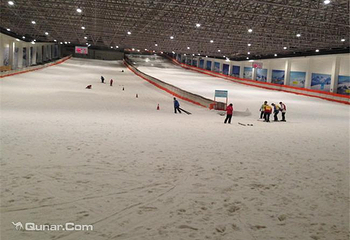 天鹅堡室内滑雪场第 2 张图片