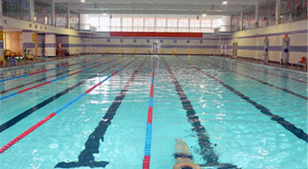 一中四季恒温游泳馆