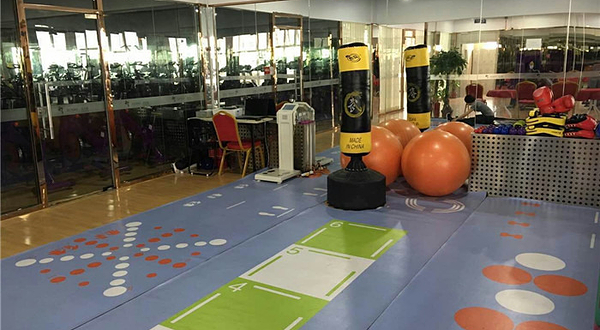 滨河阳光游泳健身