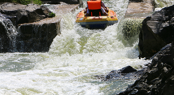 青石漂流景区