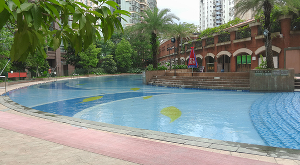 珠江俊园游泳池