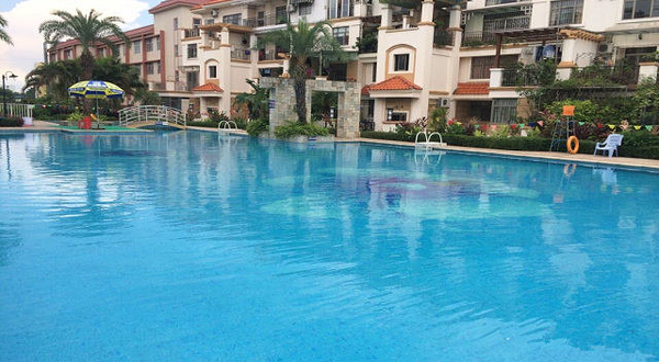 春江花园游泳池