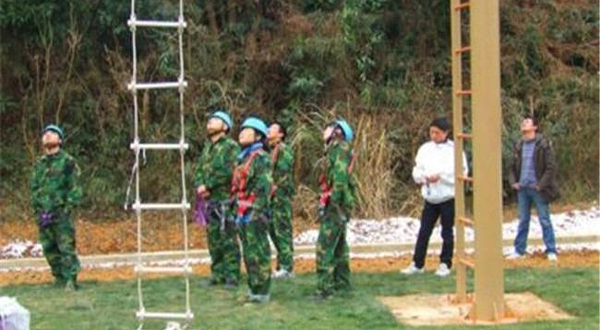 睿鹰室内真人CS银泰店