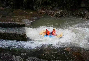 天台龙穿峡漂流第 5 张图片
