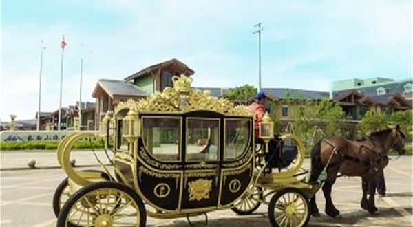 途吉皇家马车巡游