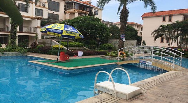 水韵蓝湾游泳池