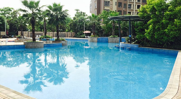 心怡紫晶城游泳池