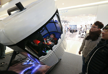 龙湖长楹天街VR虫洞体验中心第 3 张图片
