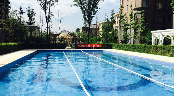心怡中丝园游泳池