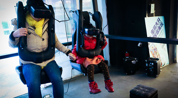 龙湖长楹天街VR虫洞体验中心