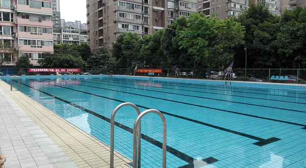 蓝天小区游泳池