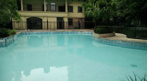 香域中央小区游泳池