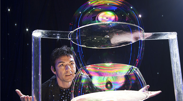 百老汇奇幻舞台视觉体验秀