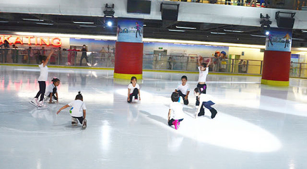三亚缤纷喜地滑冰俱乐部
