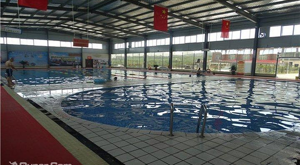 龙水温泉游泳馆