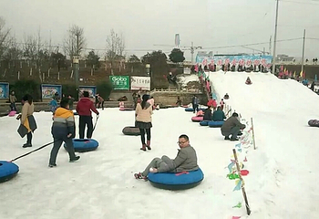龙泉湖滑雪场第 2 张图片