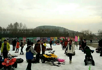 龙泉湖滑雪场第 4 张图片