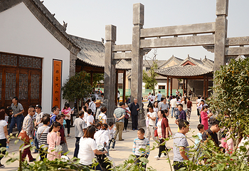 洛阳市卫坡大马戏第 1 张图片