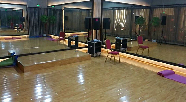 奥远龙湖游泳健身