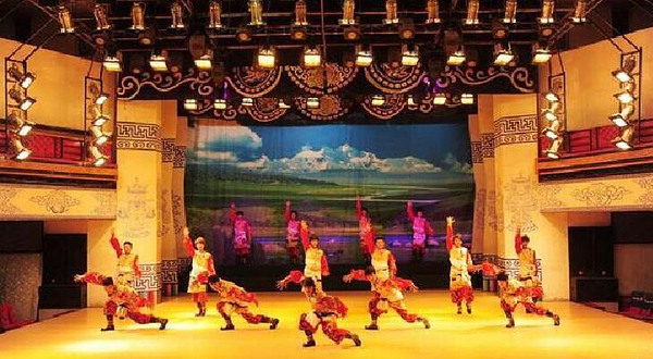 星宇香格里拉大剧院《九寨羽毛情》演出