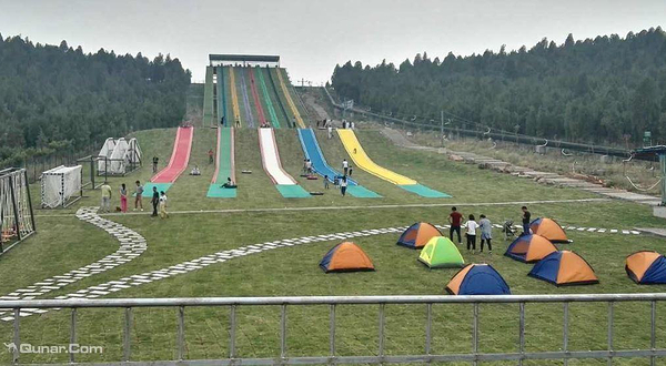 七彩极限滑草乐园