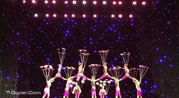 亚龙湾环球城杂技表演