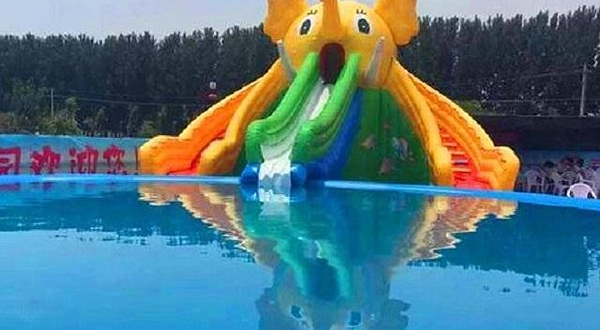 月亮湖水上乐园