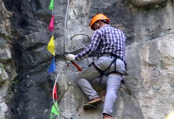 黑山谷峡谷飞越探险乐园第 3 张图片