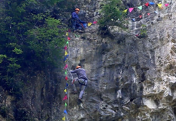 黑山谷峡谷飞越探险乐园第 2 张图片