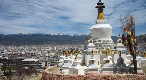 香格里拉市洛桑达瓦土司庄园