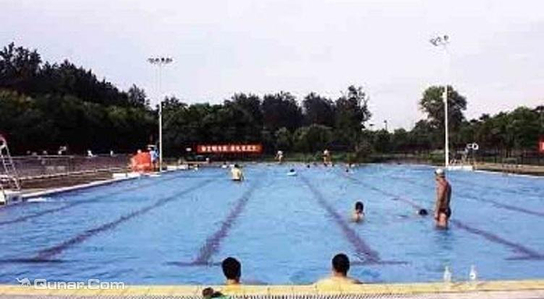 青山江滩游泳池