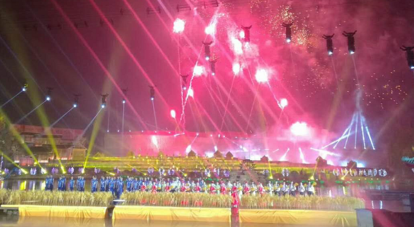 田园花火实景演出《浏阳河上》
