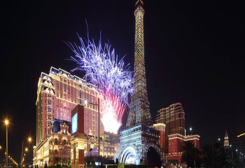 Crazy Horse Paris – 永恒的瘋馬第 1 张图片