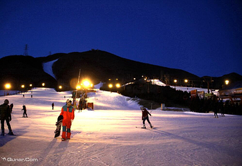 北京军都山滑雪场第 3 张图片