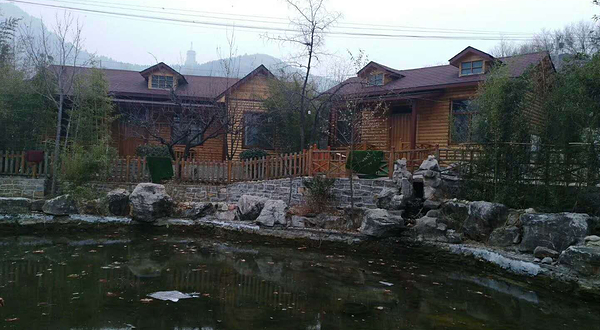 鹿泉山庄嬉雪园