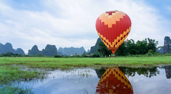 燕莎热气球滑翔伞飞行