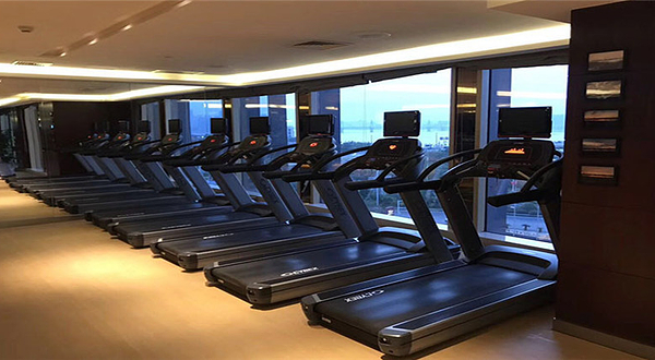 力高皇冠假日酒店游泳健身中心