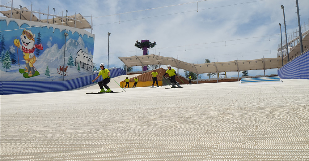 高明美的鹭湖旅游度假区旱雪节成人套票(探索王国 旱雪小镇(含雪具))