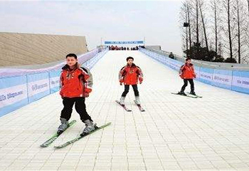 奥林尖峰旱雪四季滑雪场第 1 张图片