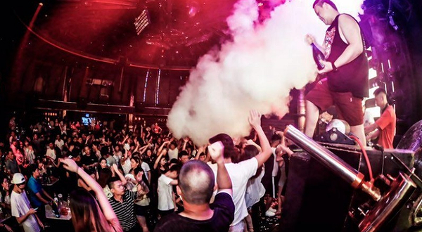 万州机械未来磁暴国际灯光电音节