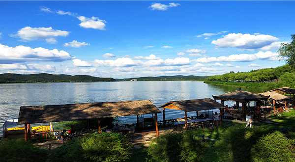 德林小镇秀湖乐园