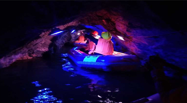 拦道石七彩丽水洞