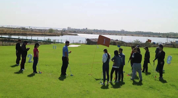 梁子湖大道全民高尔夫球场